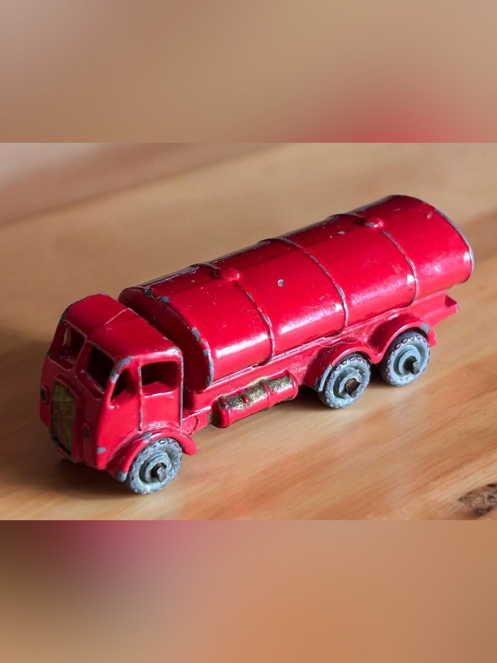 1958 Matchbox Moko Lesney No.11 Reverse Esso Petrol Road Tanker Made In England
